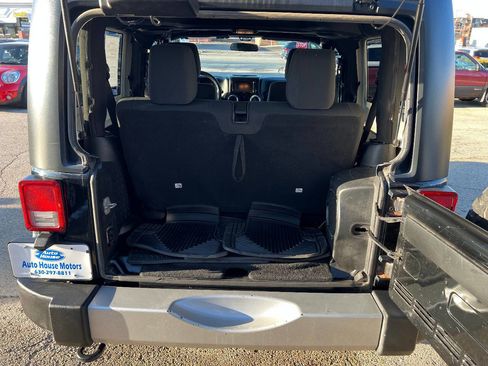 Used 2011 Jeep Wrangler Sahara AWD/4WD image 15