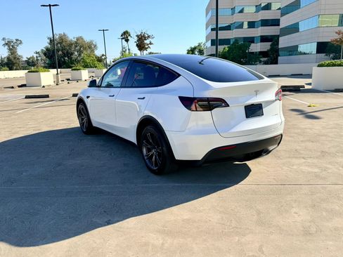 Used 2025 Tesla Model Y Long Range AWD/4WD image 9