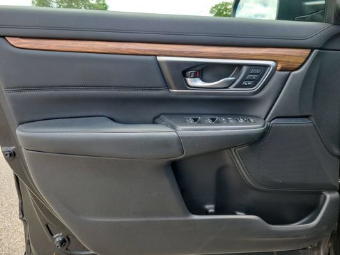 Used 2019 Honda CR-V Touring image 18