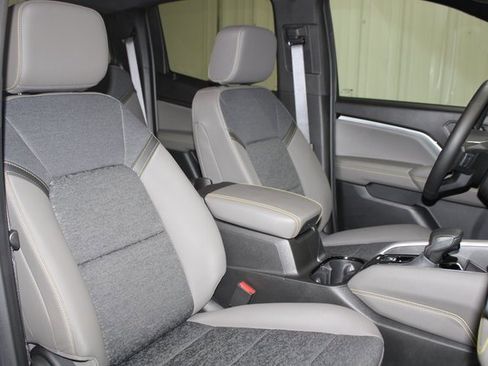 Used 2024 Chevrolet Colorado ZR2 w/ Technology Package image 21