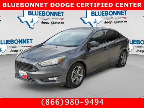 Used 2018 Ford Focus SE w/ SE Appearance Package FWD image 1