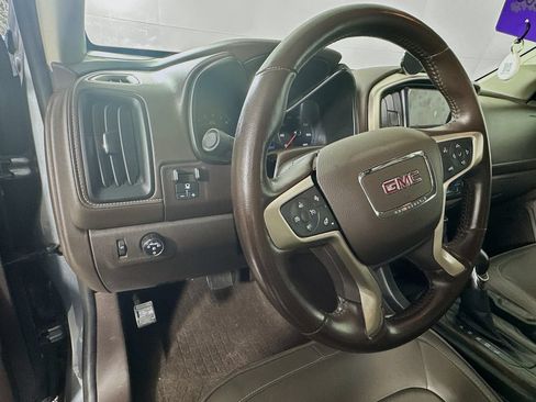 Used 2022 GMC Canyon Denali RWD image 11