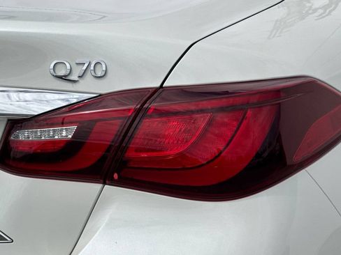Used 2017 INFINITI Q70 3.7 w/ Technology Package AWD/4WD image 26
