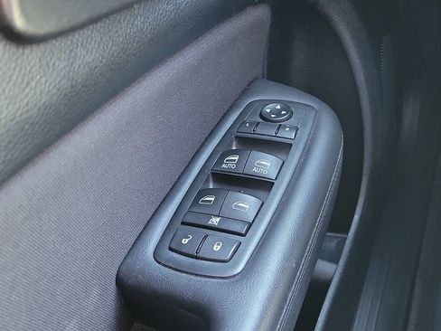 Used 2015 Chrysler 200 Limited w/ Convenience Group image 31