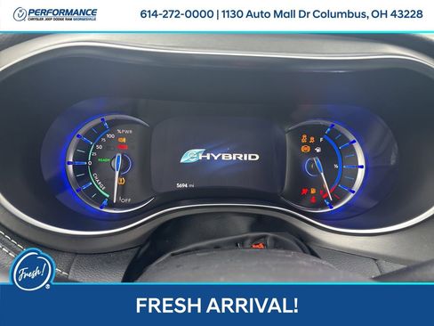 Used 2024 Chrysler Pacifica Premium image 20