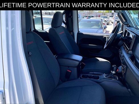 Used 2024 Jeep Gladiator Rubicon w/ Convenience Group AWD/4WD image 9