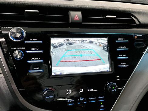 Used 2018 Toyota Camry SE FWD image 26