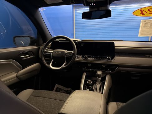 Used 2024 Chevrolet Colorado ZR2 w/ Technology Package image 27