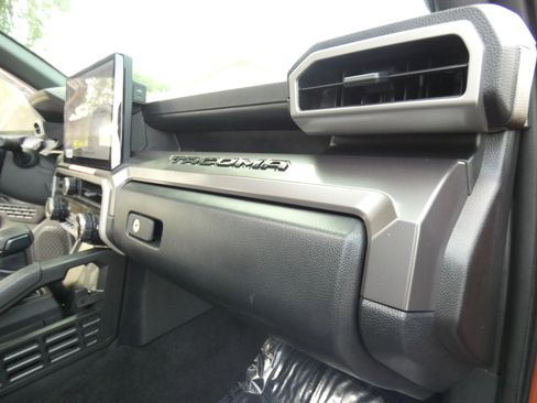 Used 2025 Toyota Tacoma TRD Off-Road w/ TRD Off Road Premium Package image 35