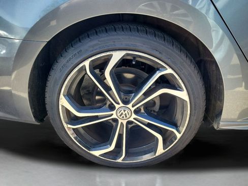 Used 2017 Volkswagen Passat 1.8T R-Line w/ R-Line Lighting Package image 5