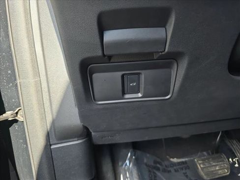 Used 2025 Land Rover Discovery Sport S image 26