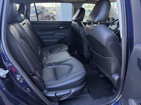Certified 2021 Toyota Highlander XLE AWD/4WD image 21