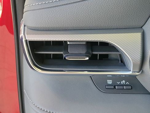 New 2026 Toyota Highlander Platinum AWD/4WD image 33