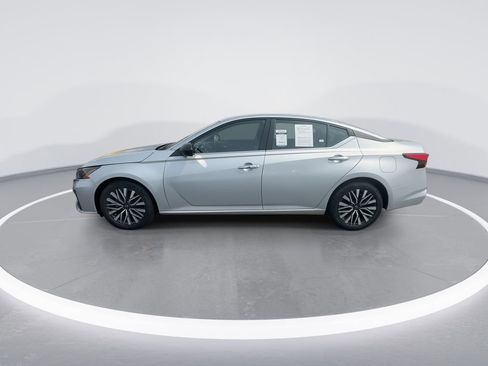 Used 2024 Nissan Altima 2.5 SV FWD image 5