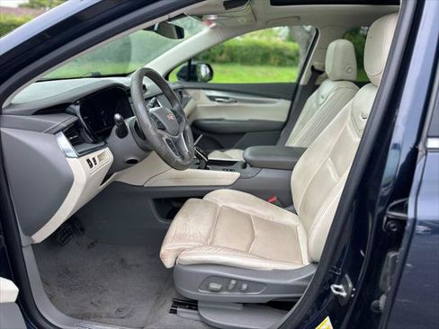 Used 2017 Cadillac XT5 Luxury w/ Driver Awareness Package AWD/4WD image 13