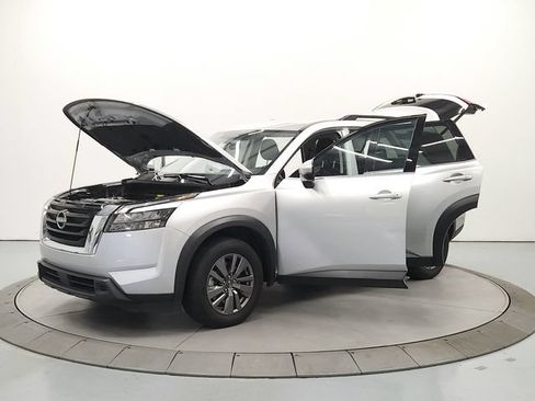 Used 2025 Nissan Pathfinder SV AWD/4WD image 11