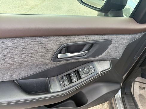 Used 2022 Nissan Rogue SV FWD image 11