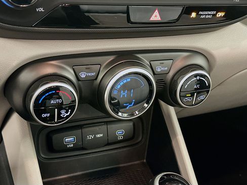 Used 2025 Hyundai Venue SEL image 23