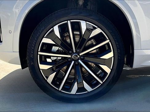 New 2026 Volvo XC90 B6 Plus w/ Protection Package Premier image 25
