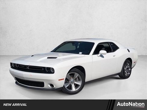 Used 2019 Dodge Challenger SXT image 1
