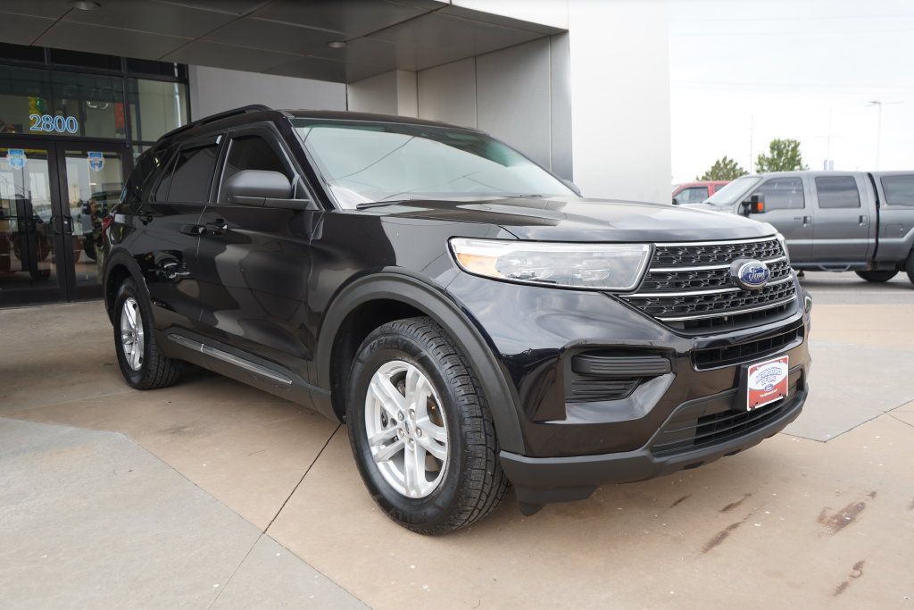 Certified 2022 Ford Explorer XLT RWD image 3