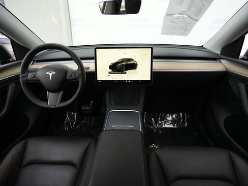 Used 2023 Tesla Model Y Long Range image 41