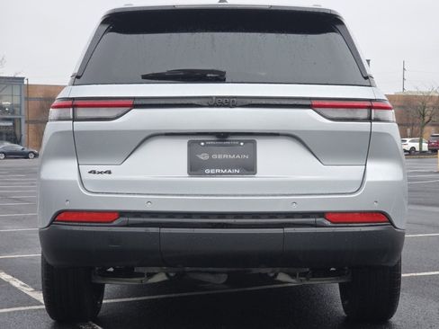 Used 2024 Jeep Grand Cherokee Altitude image 17