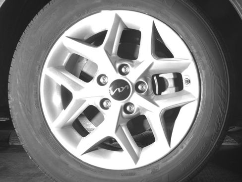 Used 2025 Kia Soul LX w/ LX Technology Package FWD image 13