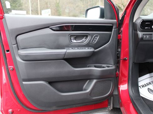 Used 2024 Honda Pilot Touring image 19