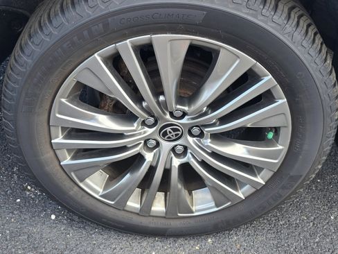 Used 2021 Toyota Venza Limited w/ Advanced Technology Package AWD/4WD image 9