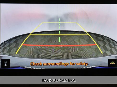 Used 2025 Toyota Camry SE w/ Convenience Package image 6