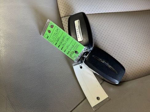 Used 2021 Chrysler Pacifica Touring-L FWD image 26