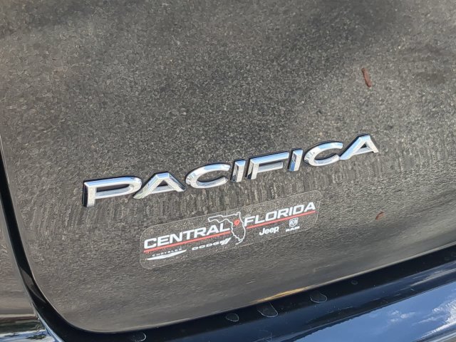 Used 2025 Chrysler Pacifica Select FWD image 13