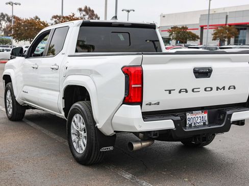 Certified 2024 Toyota Tacoma SR5 AWD/4WD image 22