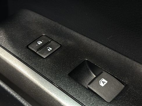 Used 2020 Toyota Tacoma Limited AWD/4WD image 10