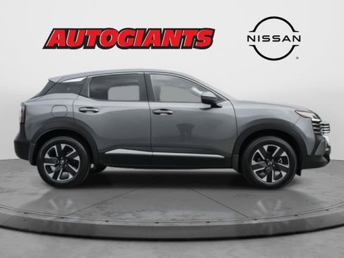 Used 2025 Nissan Kicks SV w/ Charging Package image 6