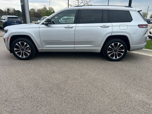 Used 2021 Jeep Grand Cherokee L Overland w/ Luxury Tech Group IV AWD/4WD image 3