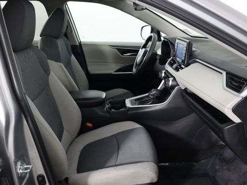 Used 2021 Toyota RAV4 XLE w/ Convenience Package FWD image 18