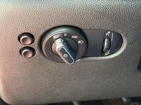 Used 2018 MINI Cooper 4-Door Hardtop FWD image 27