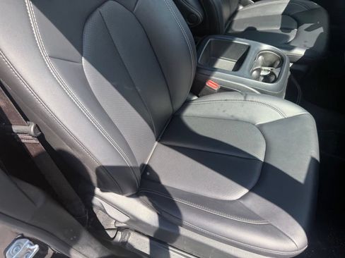 Used 2025 Chrysler Pacifica Select FWD image 57