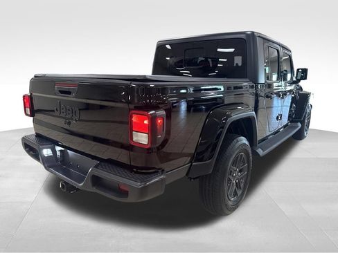 Used 2024 Jeep Gladiator Sport AWD/4WD image 2