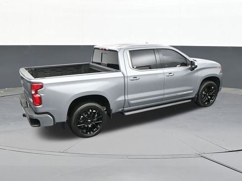Used 2025 Chevrolet Silverado 1500 High Country AWD/4WD image 75