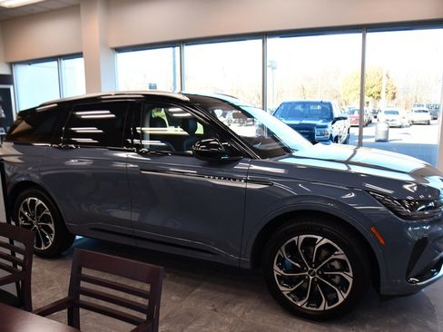 New 2026 Lincoln Nautilus Reserve image 8