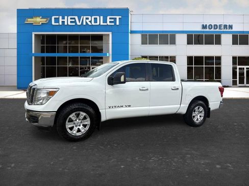 Used 2018 Nissan Titan SV RWD image 1