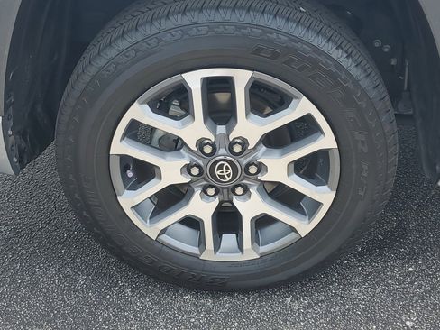 Used 2023 Toyota Tundra Limited AWD/4WD image 8