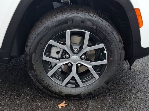 New 2025 Jeep Grand Cherokee Limited w/ Trailer Tow Package image 8