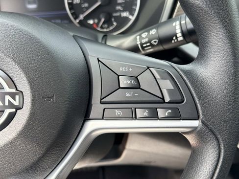 Used 2025 Nissan Altima 2.5 SV FWD image 24