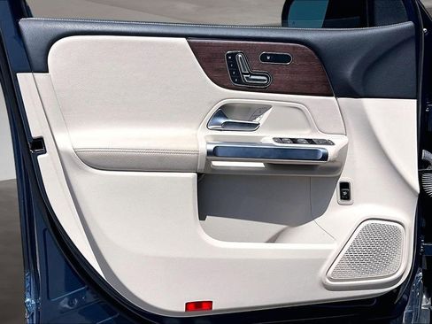 Used 2023 Mercedes-Benz GLB 250 4MATIC image 18