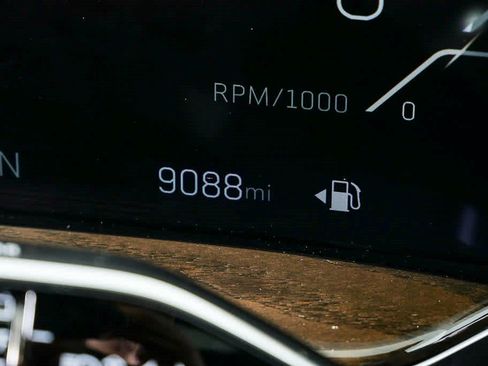 Certified 2025 Cadillac Escalade ESV Sport Platinum AWD/4WD image 12