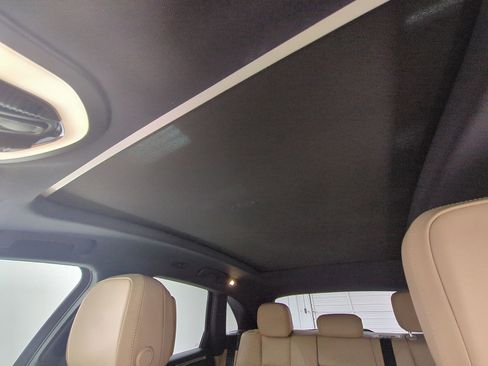 Certified 2023 Porsche Macan AWD/4WD image 16